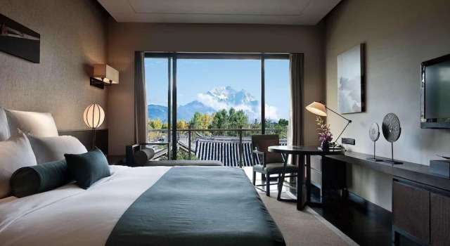 Номер Standard с балконом и с видом на горы Pullman Lijiang Resort & Spa