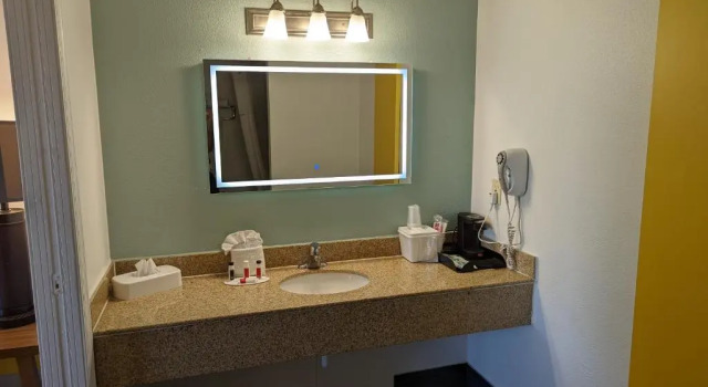 Двухместный люкс c 1 комнатой Days Inn by Wyndham Lake Havasu
