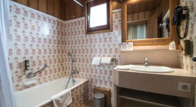 Четырёхместный номер Standard с балконом Le Relais du Petit Saint Bernard
