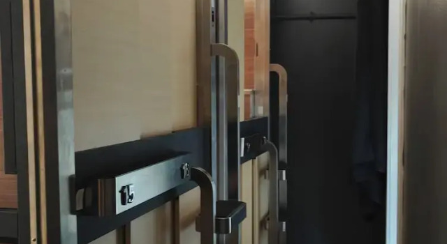 Мужская капсула I Street Capsule Hostel