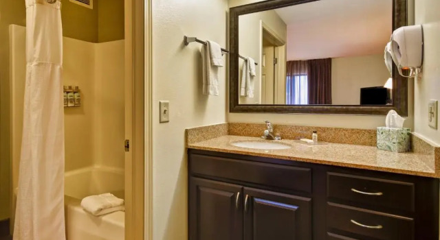 Люкс с 2 комнатами Staybridge Suites Middleton/Madison-West by IHG