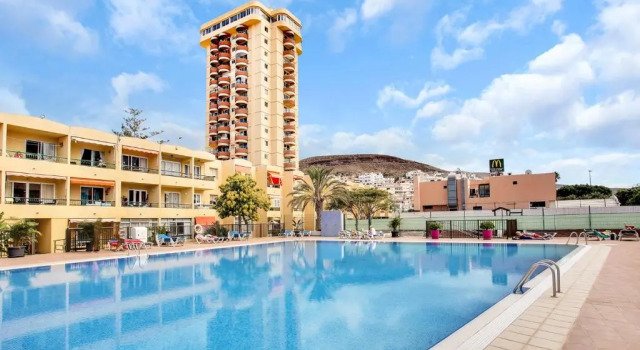 Nice Studio Bart 50 Meters From Playa las Vistas (Adults Only), Забронировать Отель Отели Плайя-де-лаc-Америкас с парковкой, рядом с Лос-Христианос, Парковка