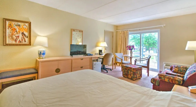 Двухместный номер Economy с балконом Hotel Motel Penn-Mass