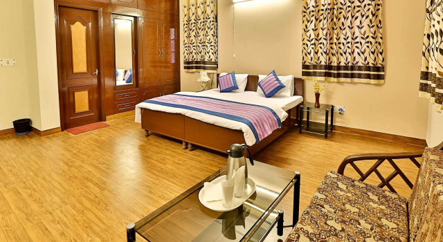 OYO Flagship 402 Hotel Noida Residency