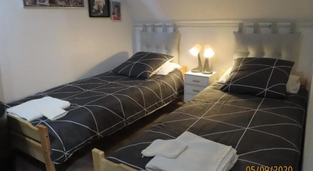 La CHAMBRE, Varaa Hotelli Hotellit Côtes-d'Armor pysäköinnillä, Pysäköinti