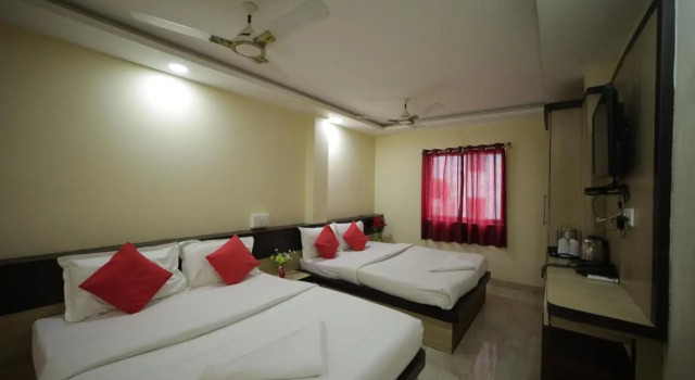 Treebo Golden Inn, 700 Mtrs From Promenade Beach
