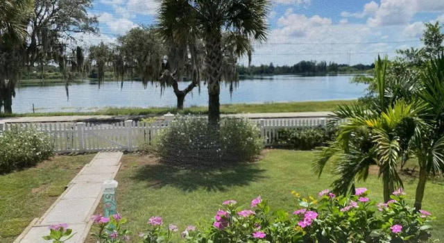 Charming 1935 Florida Cottage overlooking Lake Tulane