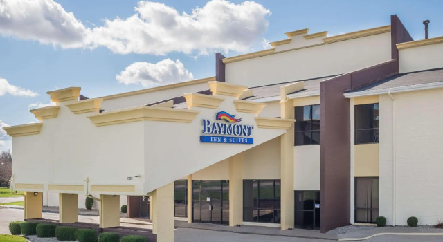 Кровать в общем номере Baymont by Wyndham Kokomo