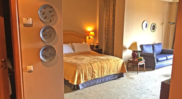Двухместный полулюкс с частичным видом на море Warwick Palm Beach Hotel