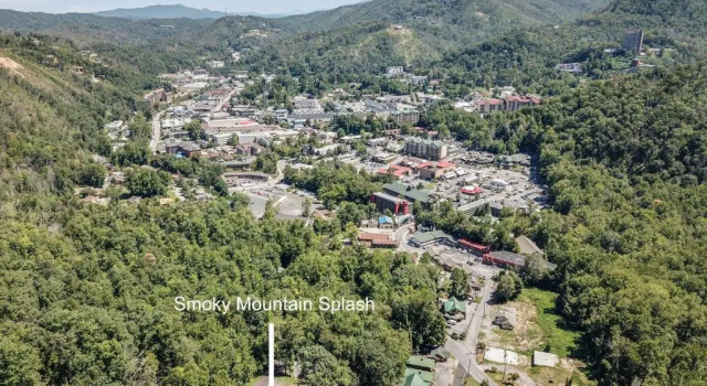 Коттедж Smoky Mountain Splash, 6 Bedroom, Private Pool, WiFi, Pool Table, Sleeps 18