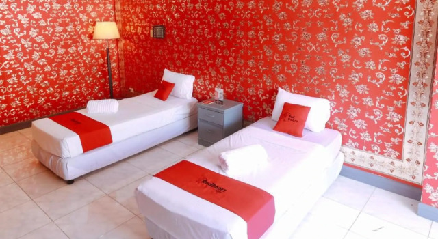 RedDoorz Plus @ Castle Chateau Iloilo