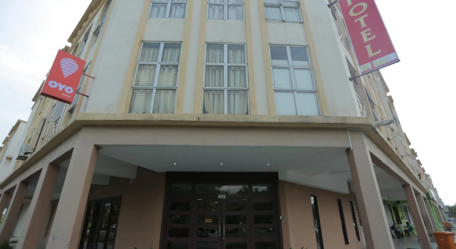 JAM Hotel Kota Warisan Near ERL Salak Tinggi Sepang