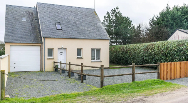 Picturesque Holiday Home in Anneville-Sur-Mer with Garden, Забронировать Отель  