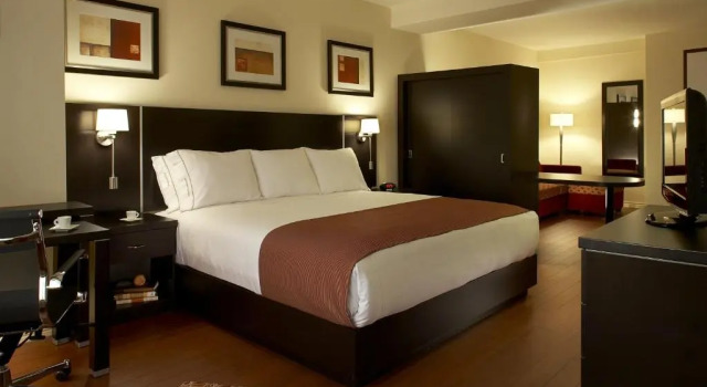Люкс Holiday Inn & Suites Montreal Airport by IHG