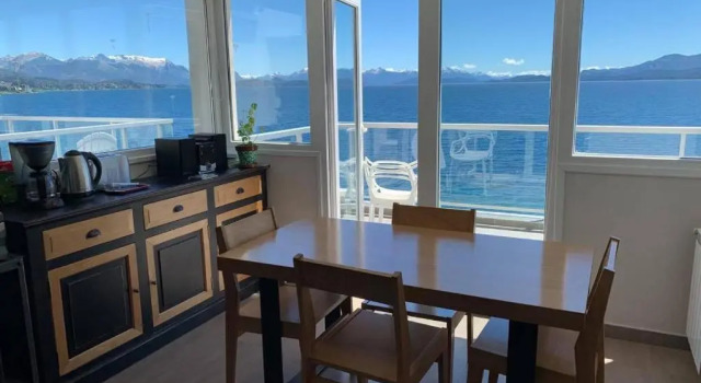 Bariloche costa del lago Ollagua, vista al lago panoramica, piscina, cochera, Забронировать Отель Отели Рио-Негро с парковкой, Парковка