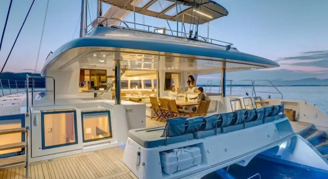 Кровать в общем номере с 6 комнатами с видом на океан Dream Yacht Charter Private Crewed Yacht