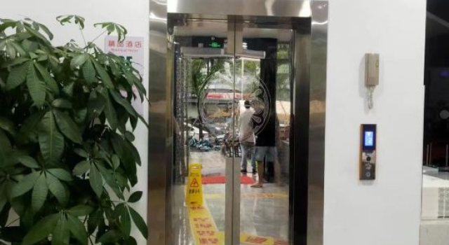 Shenzhen Shengtongfei Boutique Hotel, Rezerwuj Boutique Hotel Hotele w Shenzhen z parkingiem, Parking