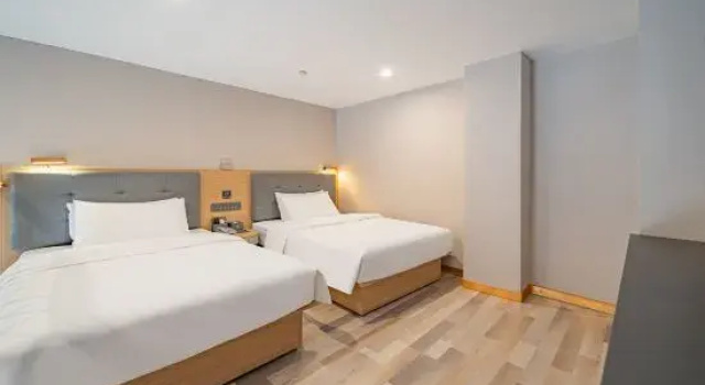 Люкс Chonpines Hotel (Altay Lanwan Food City)