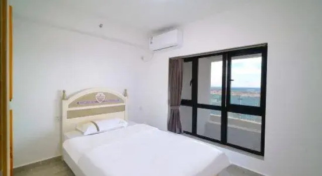 Семейный люкс с 3 комнатами с балконом и с видом на море Huandao Jia · Wanyue City Meisu (Wanda Plaza Store at Dongfang High speed Railway Station)