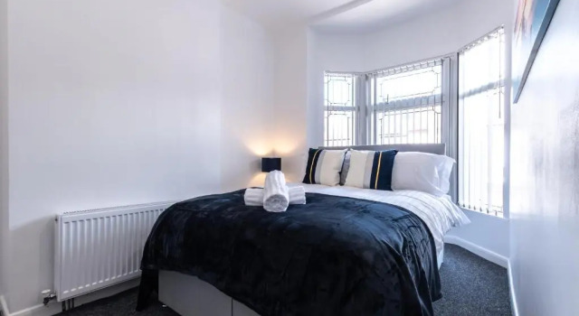 Tanzanite - 5 Bedroom House / Sleeps 10, Varaa Hotelli Coventry West Midlands