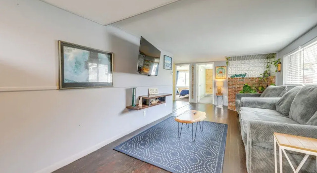 Walk to OOB Pier: Family-friendly Home w/ Hot Tub!, Buchen Sie Ferienhaus Old Orchard Beach 