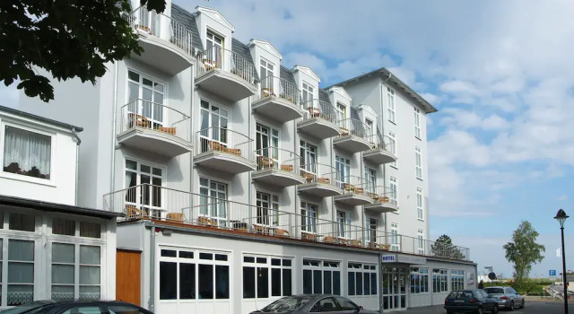 Hotel Zum Strand, Забронировать Отель Отели Ростока 3 звезды, рядом с Парк Варнемюнде-Кур, 3*