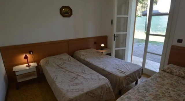 Апартаменты Comfy Beachside Vacation Home With Patio and Garden