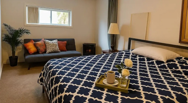 Master Suite with Fruitful Tree backyard, Забронировать Отель Отели Сиэтла с парковкой, рядом с Торговый центр Northgate, Парковка