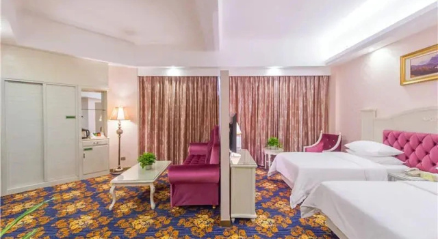 Четырёхместный люкс Vienna Hotel Guangxi Guilin Shifu Wanda
