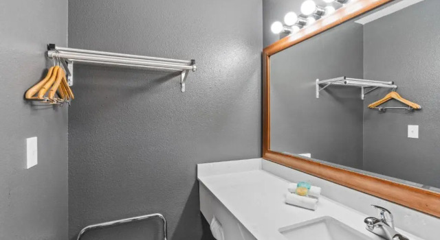 Номер Standard Basecamp Puyallup a Travelodge by Wyndham