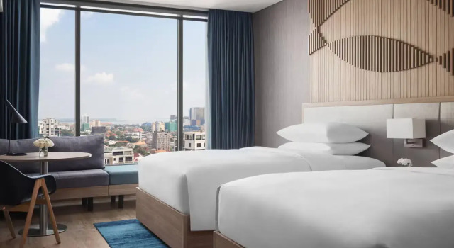 Четырёхместный номер Standard Courtyard by Marriott Phnom Penh