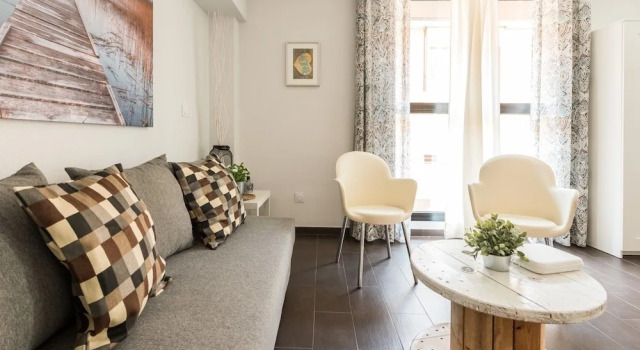 La Gata Madrid, Забронировать Отель Латина Мадрид, рядом с Los Rápidos