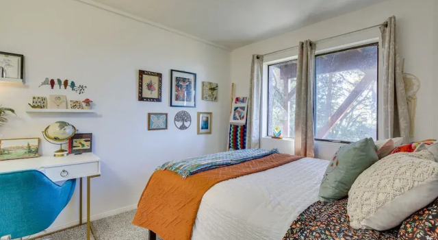 Colorful Running Springs Cabin w/ Incredible Views, Забронировать Дом для отпуска Раннинг Спрингс San Bernardino Mountains