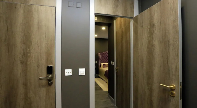Люкс с 2 комнатами с балконом Charm Flats