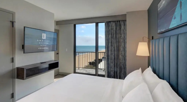 Двухместный люкс с 2 комнатами Embassy Suites By Hilton Virginia Beach Oceanfront Resort