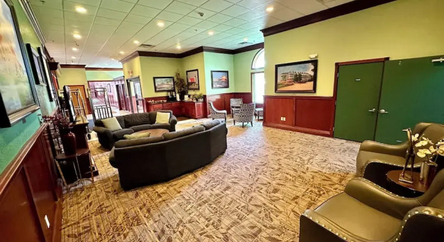 Mackinaw Beach and Bay Inn & Suites, Забронировать Отель СПА-отели Макино-Сити, рядом с Гольф-клуб Animal Tracks Adventure, SPA-услуги