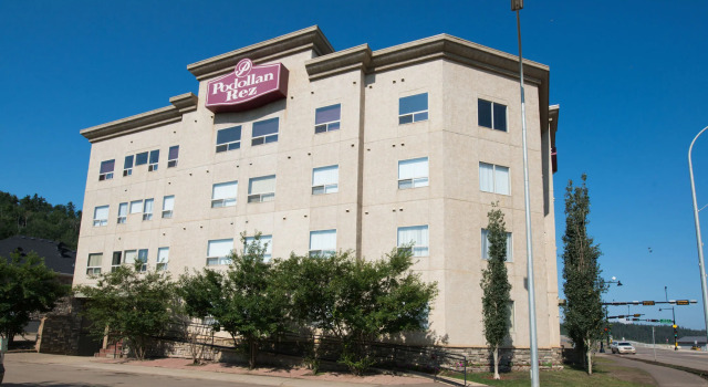Premier Residence - Fort McMurray, Забронировать Отель Форт Мак-Мюррей Northern Alberta