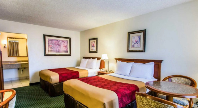 Четырёхместный номер Standard ISLAND HOTEL of Space Coast
