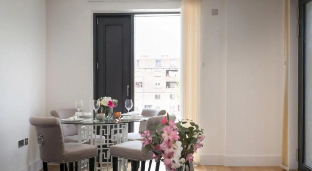Апартаменты Deluxe c 1 комнатой с балконом Portobello Apt with Floor-to-Ceiling Views