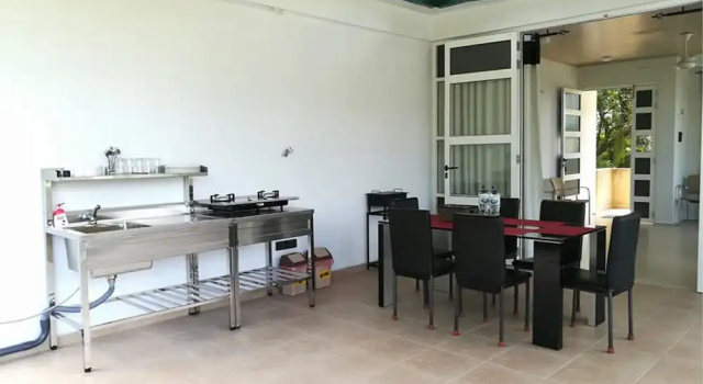 Апартаменты Thilini Hotel Apartment