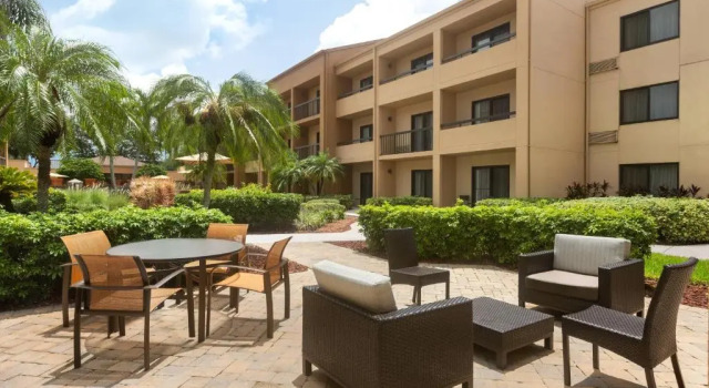 Четырёхместный номер Standard с видом на внутренний двор Отель Courtyard by Marriott Fort Myers Cape Coral