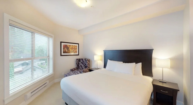 Harrison Lake View Suites