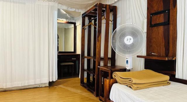 Тент с балконом и с видом на бассейн Lion Park Hotel And Resort