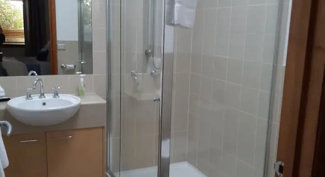Апартаменты Deluxe The Lakes Apartments