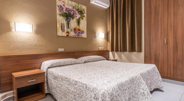 Hostal Iznájar Barcelona, Забронировать Отель Старый город Барселона, рядом с Приход Св. Августина