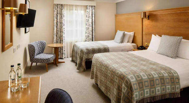 Семейный номер Classic Mercure Gloucester Bowden Hall Hotel