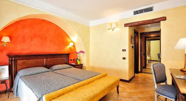 Трёхместный номер Standard с балконом Hotel Arbatasar