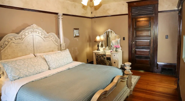 Двухместный номер Superior Iron Horse Inn