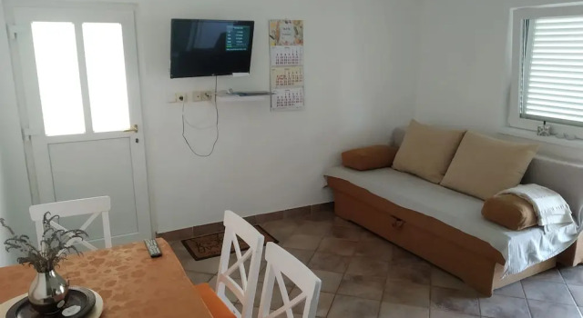 Great Location in Biograd, Large Terrace and 200m to the Beach! 2 Guests, Забронировать Апартаменты/квартира Отели Биоград-на-Мору с парковкой, рядом с Частный Пляж «Кемп Сенди», Парковка