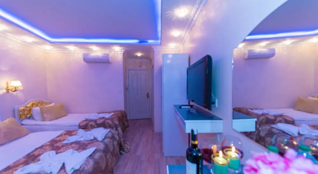 Трёхместный номер Standard с балконом Charm Hotel